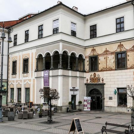 Alure Residences 10 - 24H Self Check-In & Private Parking Next To The Apartment Building Included, City Center Right On Snp Square In A Quiet Passage, New Building, Best Deal In Town Besztercebánya Kültér fotó