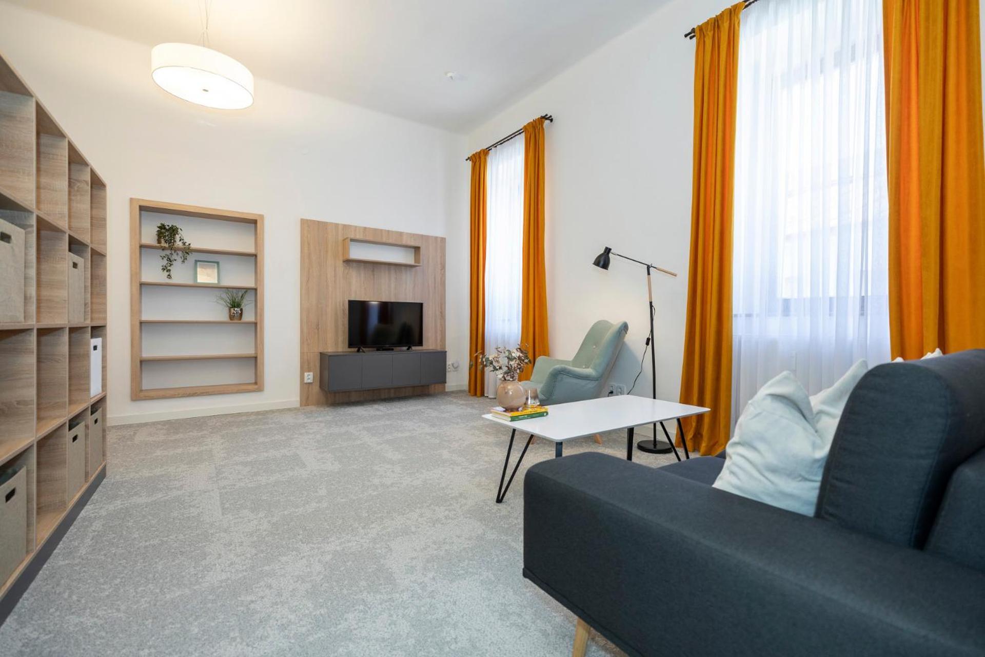 Alure Residences 10 - 24H Self Check-In & Private Parking Next To The Apartment Building Included, City Center Right On Snp Square In A Quiet Passage, New Building, Best Deal In Town Besztercebánya Kültér fotó