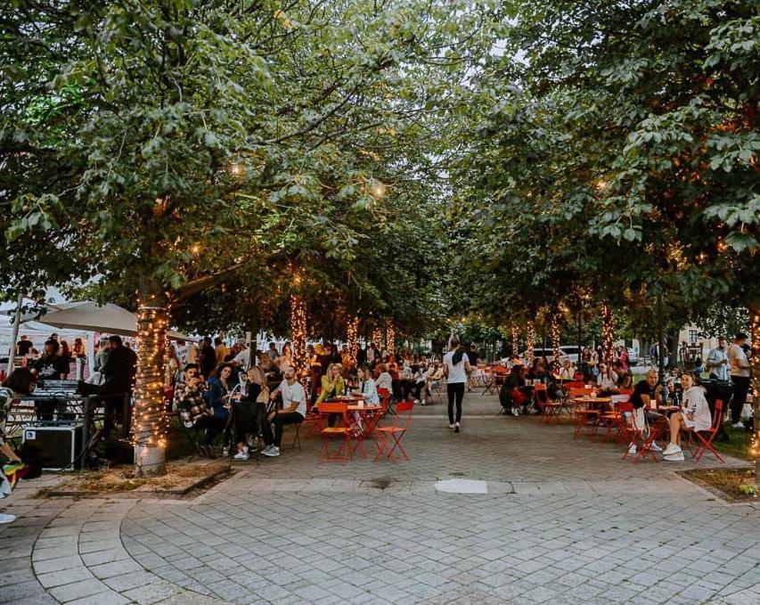 Alure Residences 10 - 24H Self Check-In & Private Parking Next To The Apartment Building Included, City Center Right On Snp Square In A Quiet Passage, New Building, Best Deal In Town Besztercebánya Kültér fotó